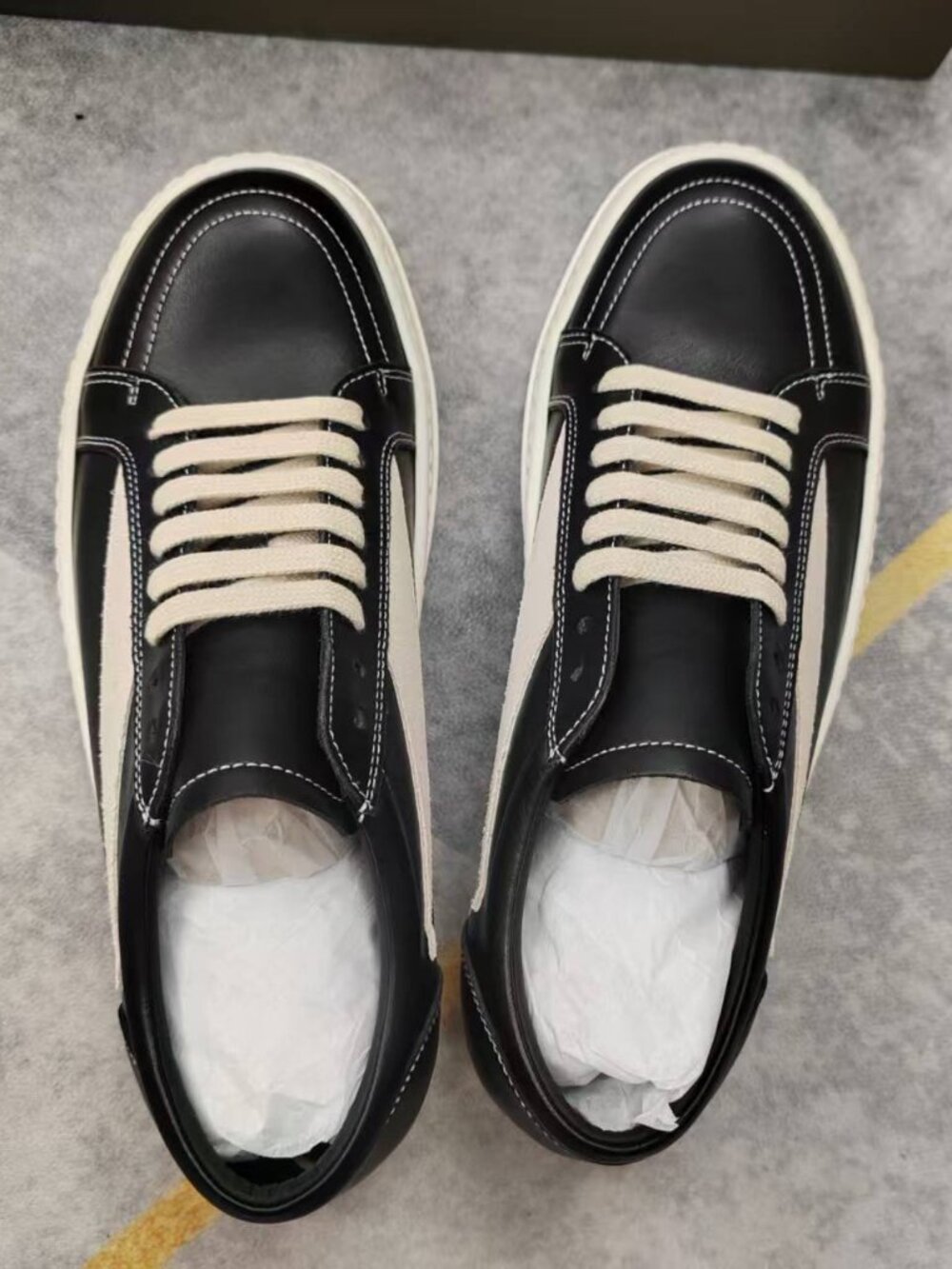 Rick Owens Vintage Low Sneakers, Black & White Leather Low-Top Shoes - Picture 2 of 5